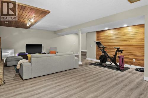 136 Parkglen Crescent Se, Calgary, AB - Indoor