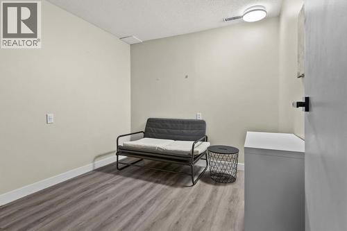 136 Parkglen Crescent Se, Calgary, AB - Indoor