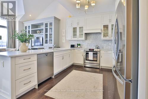 12 - 3353 Liptay Avenue, Oakville (Bc Bronte Creek), ON - Indoor Photo Showing Kitchen With Upgraded Kitchen