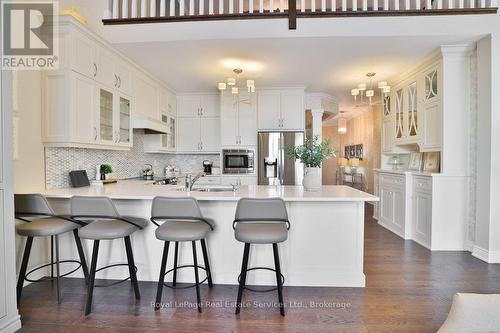 12 - 3353 Liptay Avenue, Oakville (Bc Bronte Creek), ON - Indoor Photo Showing Kitchen With Upgraded Kitchen