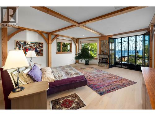 5871 Sunshine Coast Highway, Sechelt, BC - Indoor