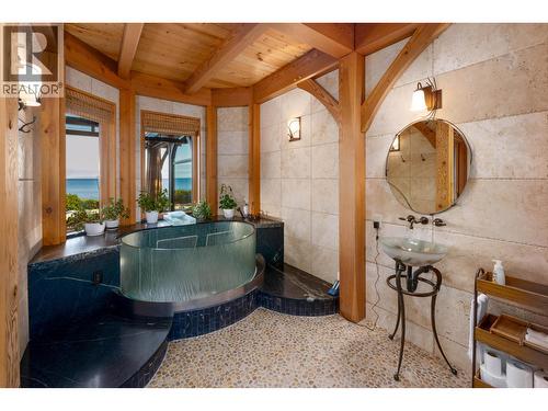 5871 Sunshine Coast Highway, Sechelt, BC - Indoor Photo Showing Other Room