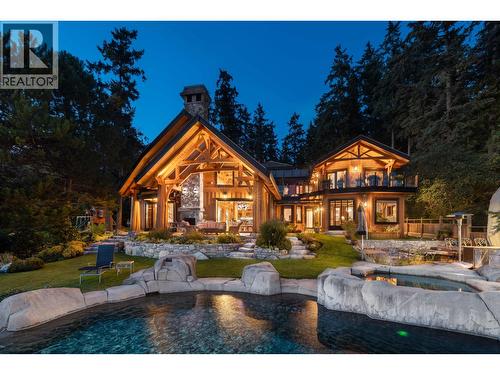 5871 Sunshine Coast Highway, Sechelt, BC - Outdoor