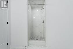 Bedroom with ensuite - 