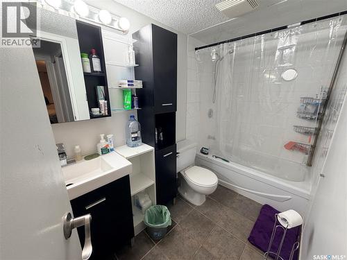 B3 375 Kingsmere Boulevard, Saskatoon, SK - Indoor Photo Showing Bathroom