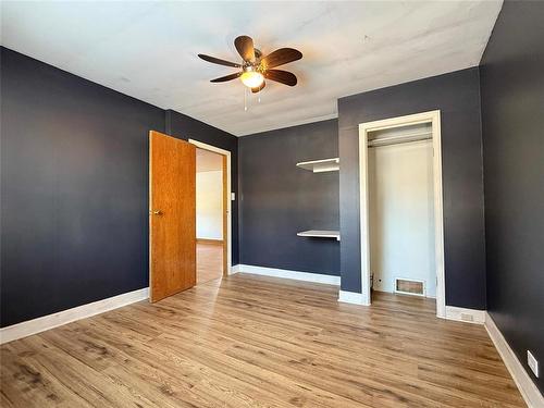 852 5Th Street, Brandon, MB - Indoor Photo Showing Other Room