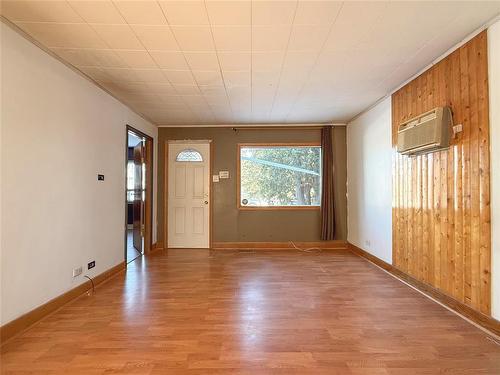 852 5Th Street, Brandon, MB - Indoor Photo Showing Other Room