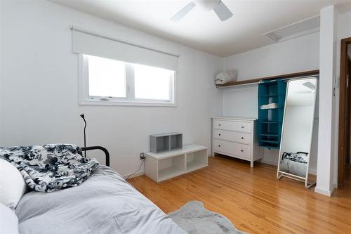 121 Aldershot Boulevard, Winnipeg, MB - Indoor Photo Showing Bedroom