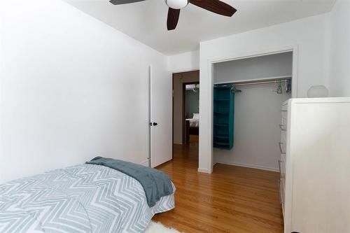 121 Aldershot Boulevard, Winnipeg, MB - Indoor Photo Showing Bedroom