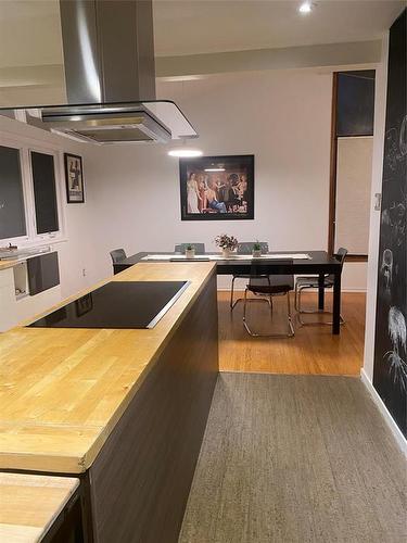 121 Aldershot Boulevard, Winnipeg, MB - Indoor Photo Showing Other Room