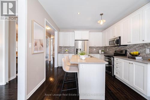 39 Wildflower Lane, Halton Hills, ON - Indoor Photo Showing Kitchen With Upgraded Kitchen