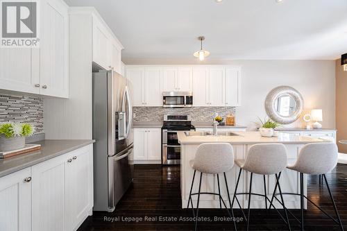 39 Wildflower Lane, Halton Hills, ON - Indoor Photo Showing Kitchen With Upgraded Kitchen