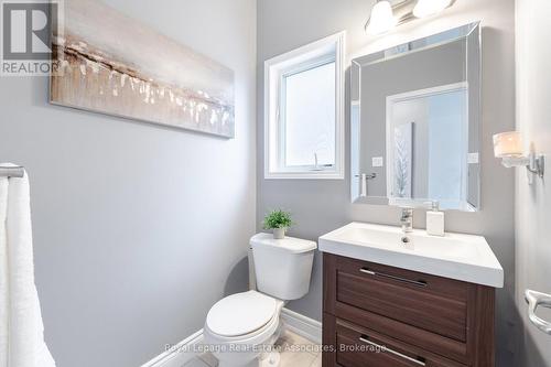 39 Wildflower Lane, Halton Hills, ON - Indoor Photo Showing Bathroom
