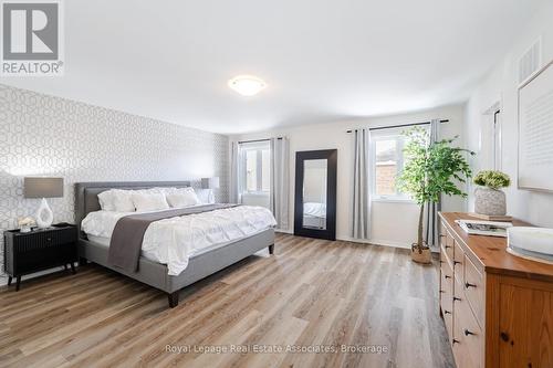 39 Wildflower Lane, Halton Hills, ON - Indoor Photo Showing Bedroom