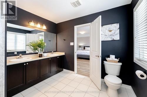 39 Wildflower Lane, Halton Hills, ON - Indoor Photo Showing Bathroom