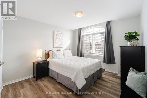 39 Wildflower Lane, Halton Hills, ON - Indoor Photo Showing Bedroom