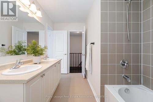 39 Wildflower Lane, Halton Hills, ON - Indoor Photo Showing Bathroom