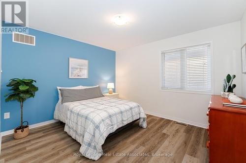 39 Wildflower Lane, Halton Hills, ON - Indoor Photo Showing Bedroom