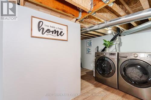39 Wildflower Lane, Halton Hills, ON - Indoor Photo Showing Laundry Room