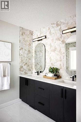 17 Amblefield View Nw, Calgary, AB - Indoor Photo Showing Bathroom