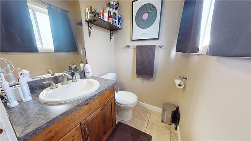 304 30Th Avenue, Cranbrook, BC - Indoor Photo Showing Bathroom