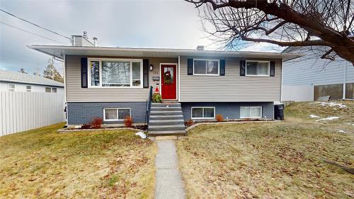 304 30Th Avenue, Cranbrook, BC - Outdoor With Facade