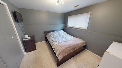 304 30Th Avenue, Cranbrook, BC - Indoor Photo Showing Bedroom