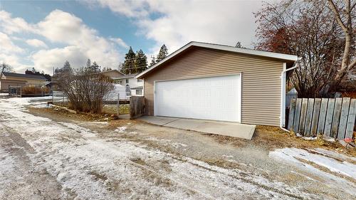 304 30Th Avenue, Cranbrook, BC - Outdoor