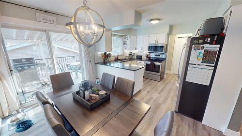 304 30Th Avenue, Cranbrook, BC - Indoor Photo Showing Dining Room