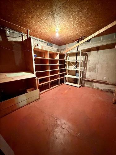 118 Wright Avenue E, Angusville, MB - Indoor