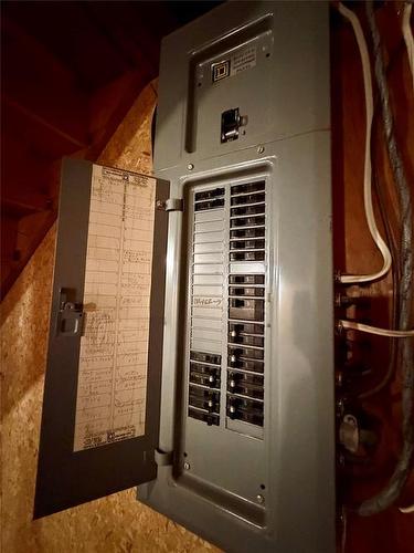 118 Wright Avenue E, Angusville, MB - Indoor