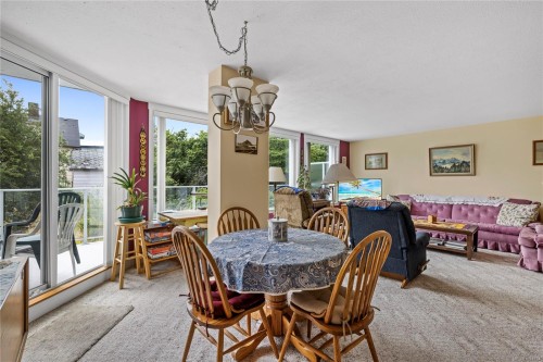 202-220 Townsite Rd, Nanaimo, BC - Indoor Photo Showing Dining Room