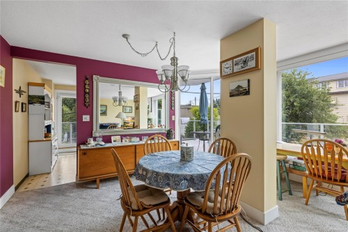 202-220 Townsite Rd, Nanaimo, BC - Indoor Photo Showing Dining Room