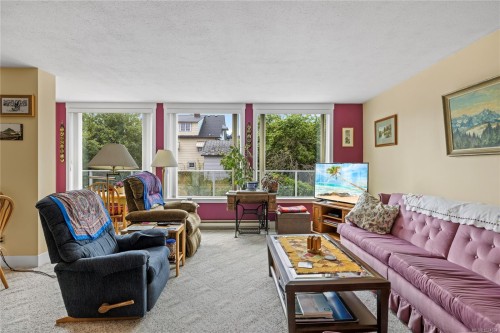 202-220 Townsite Rd, Nanaimo, BC - Indoor Photo Showing Living Room