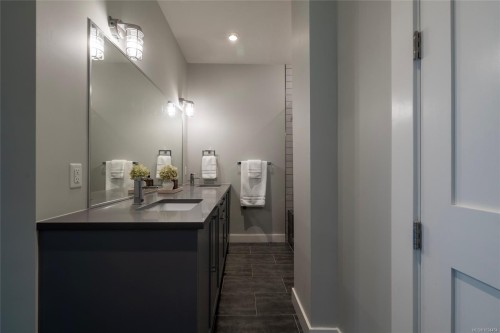 108-2049 Country Club Way, Langford, BC - Indoor Photo Showing Bathroom