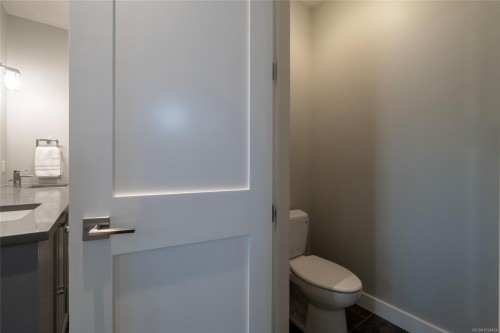 108-2049 Country Club Way, Langford, BC - Indoor Photo Showing Bathroom
