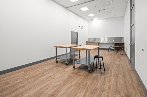 530-920 Reunion Ave, Langford, BC - Indoor Photo Showing Office