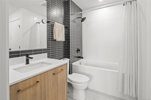530-920 Reunion Ave, Langford, BC - Indoor Photo Showing Bathroom