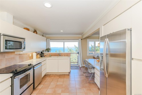 4727 Treetop Hts, Saanich, BC 