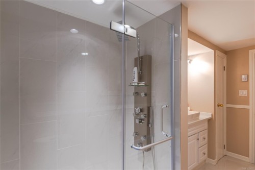 4727 Treetop Hts, Saanich, BC 