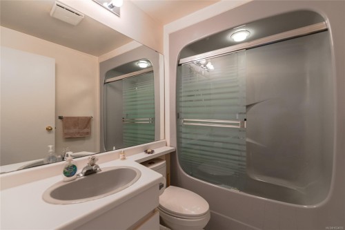 4727 Treetop Hts, Saanich, BC 