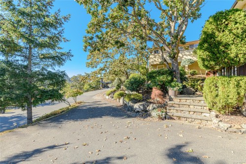 4727 Treetop Hts, Saanich, BC 