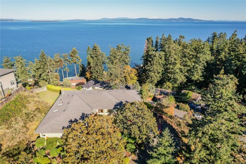 4727 Treetop Hts, Saanich, BC 