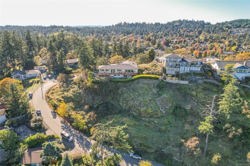 4727 Treetop Hts, Saanich, BC 