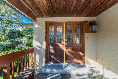 4727 Treetop Hts, Saanich, BC 