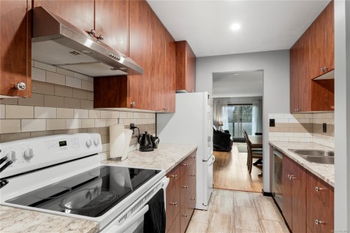 402-1241 Fairfield Rd, Victoria, BC - Indoor Photo Showing Kitchen With Double Sink