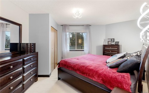 402-1241 Fairfield Rd, Victoria, BC - Indoor Photo Showing Bedroom
