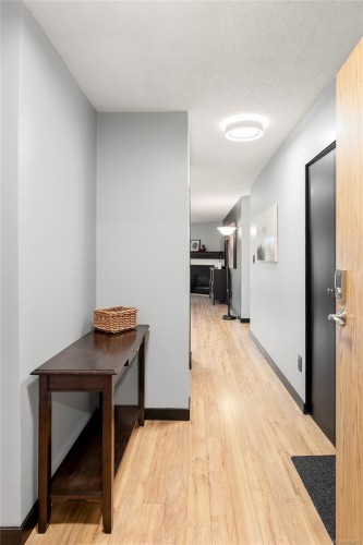402-1241 Fairfield Rd, Victoria, BC - Indoor Photo Showing Other Room
