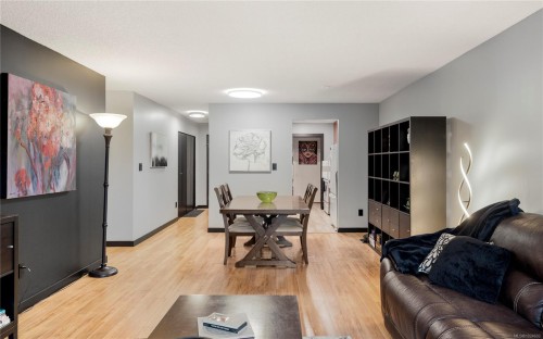 402-1241 Fairfield Rd, Victoria, BC - Indoor Photo Showing Other Room