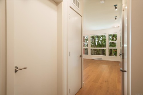 205-629 Speed Ave, Victoria, BC - Indoor Photo Showing Other Room